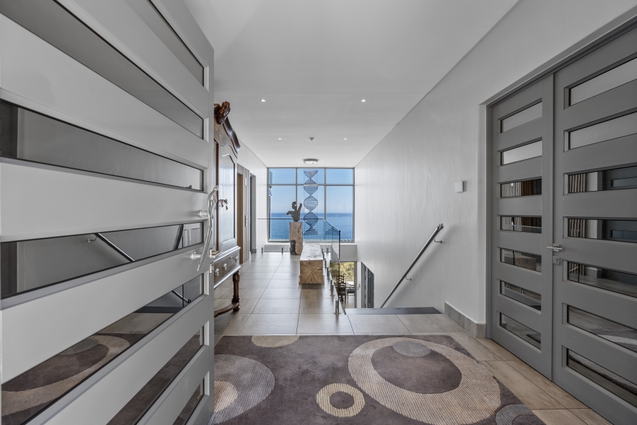 To Let 6 Bedroom Property for Rent in Bakoven Western Cape